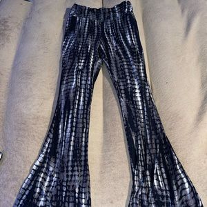 Size 7-9 Black, White & Grey Flare Leggings